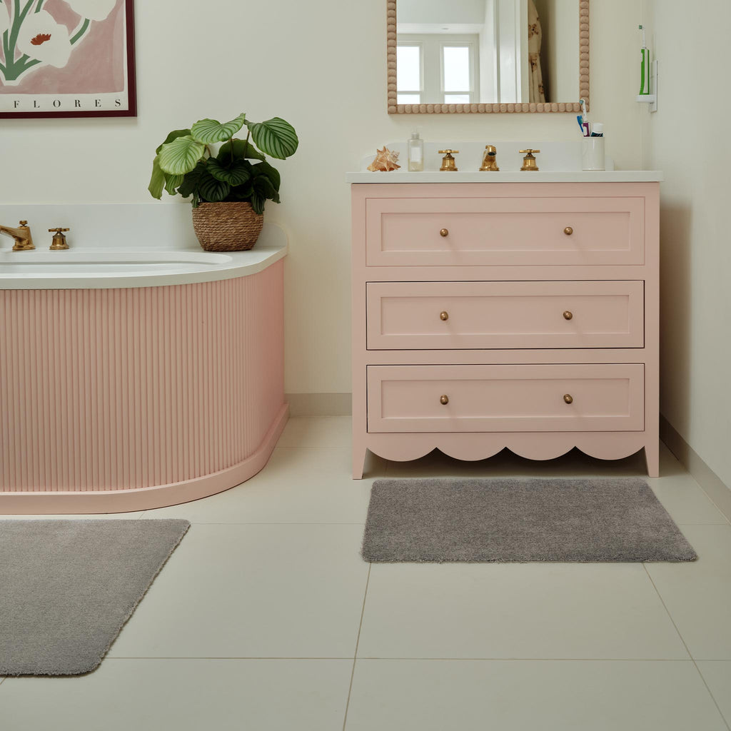 Sense Ghost Grey Bath Mat- a bath mat made from recycled materials in a solid grey.