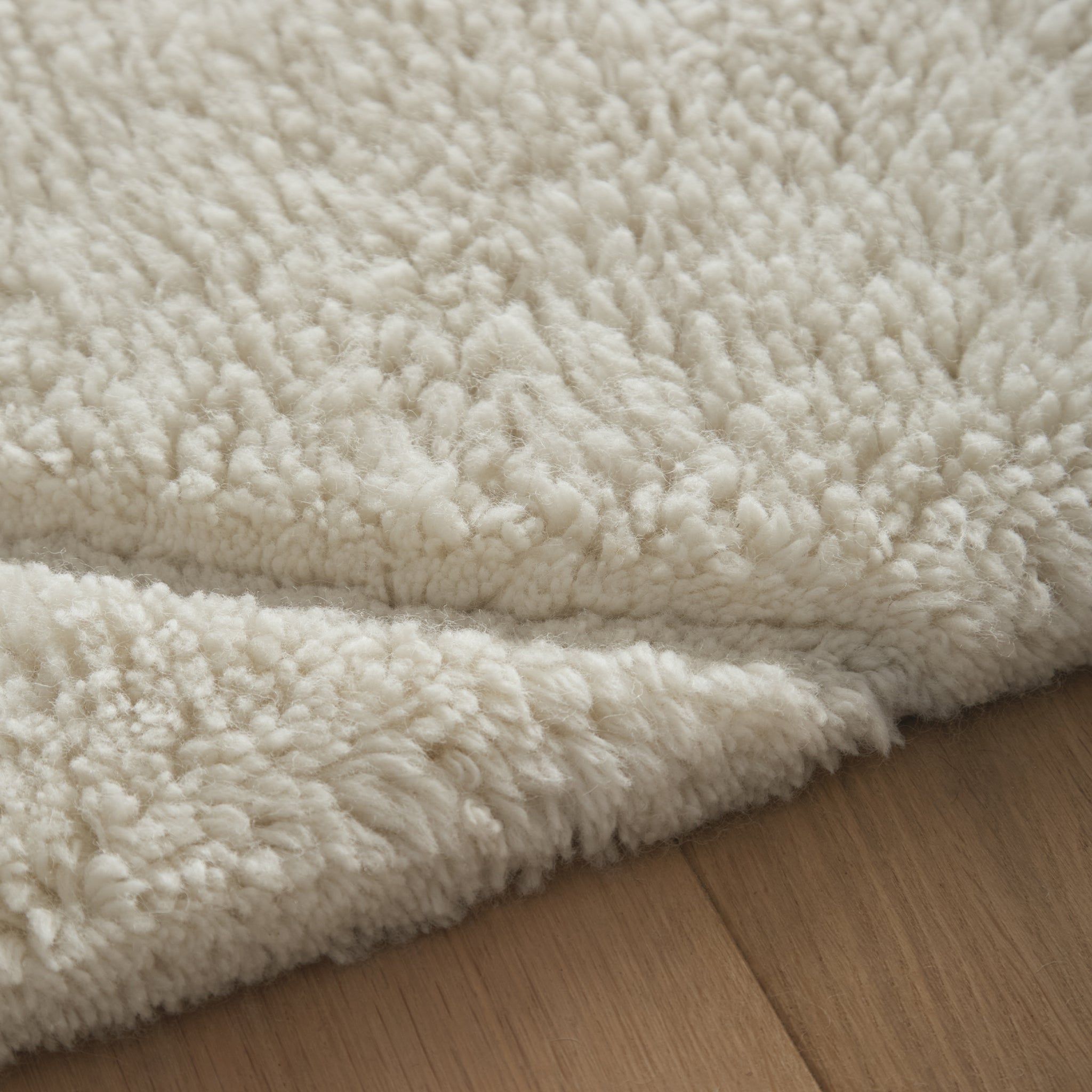 Berber Diamond rug- 100% shaggy wool rug in Ivory with a geometric design. 