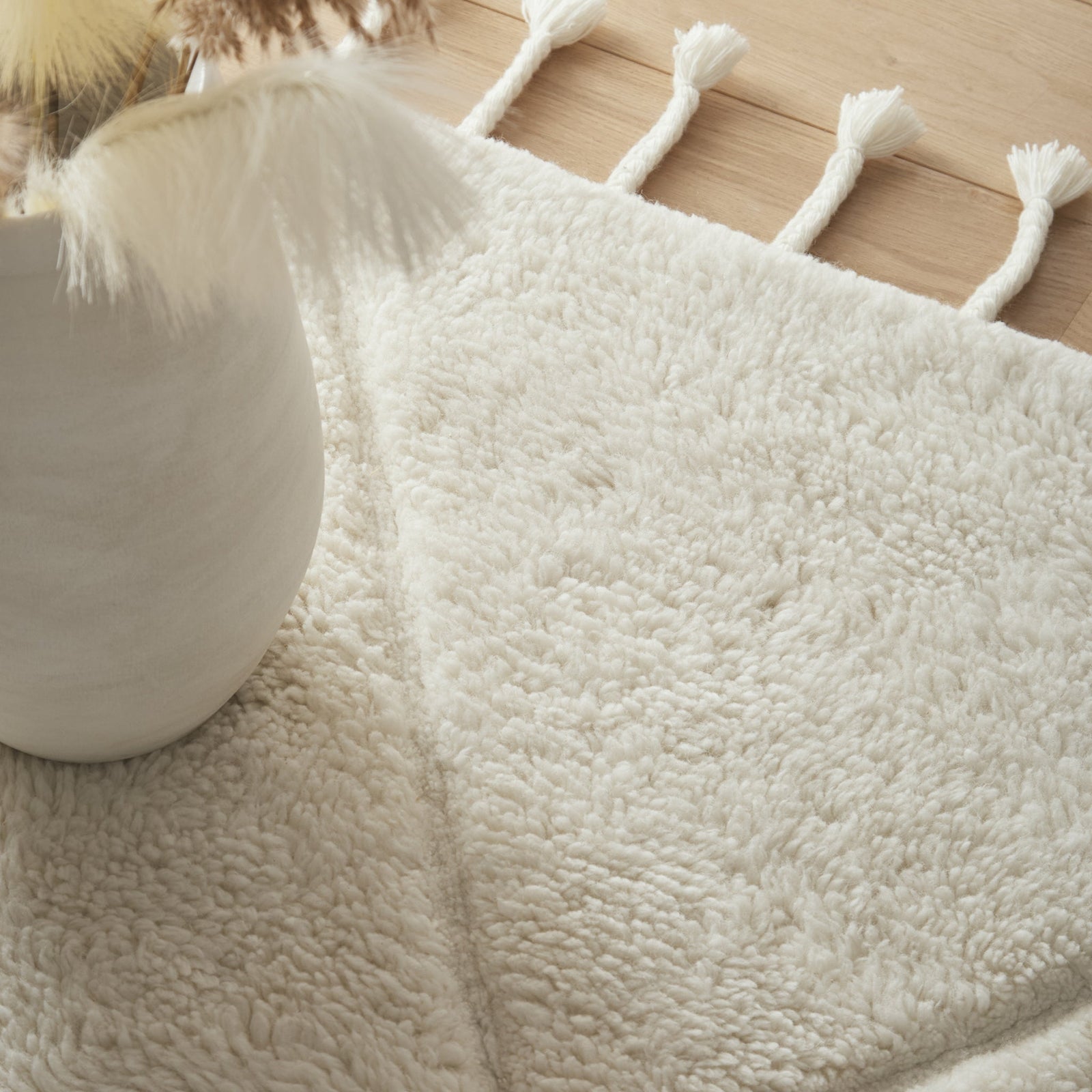 Berber Diamond rug- 100% shaggy wool rug in Ivory with a geometric design. 