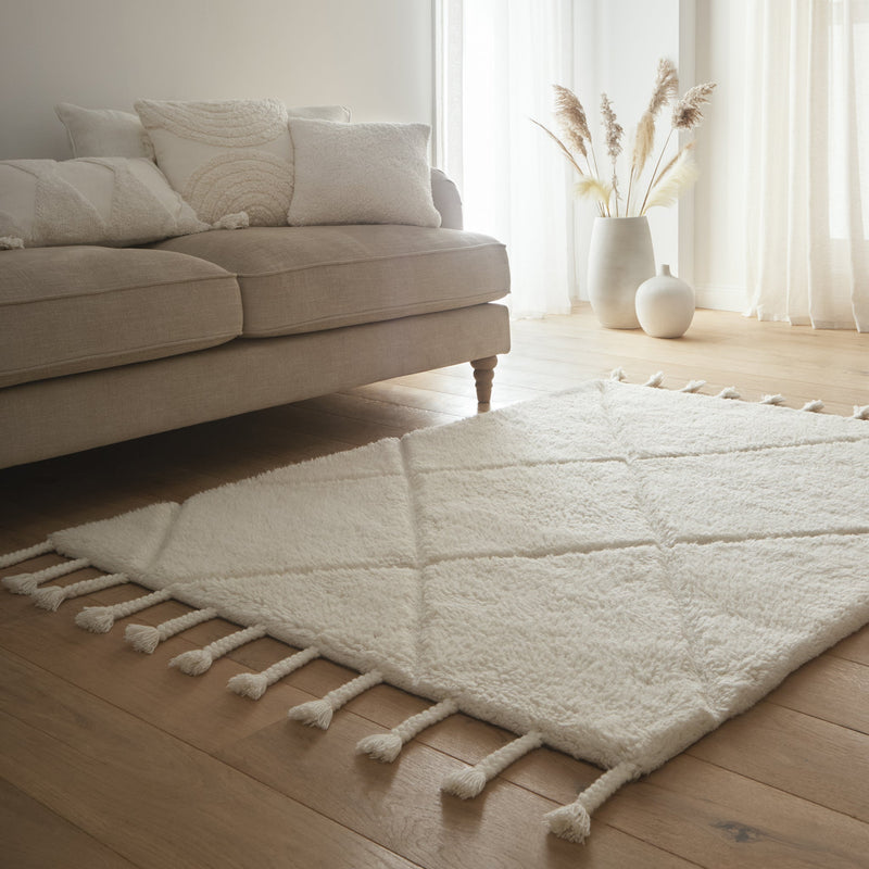 Berber Diamond rug- 100% shaggy wool rug in Ivory with a geometric design. 