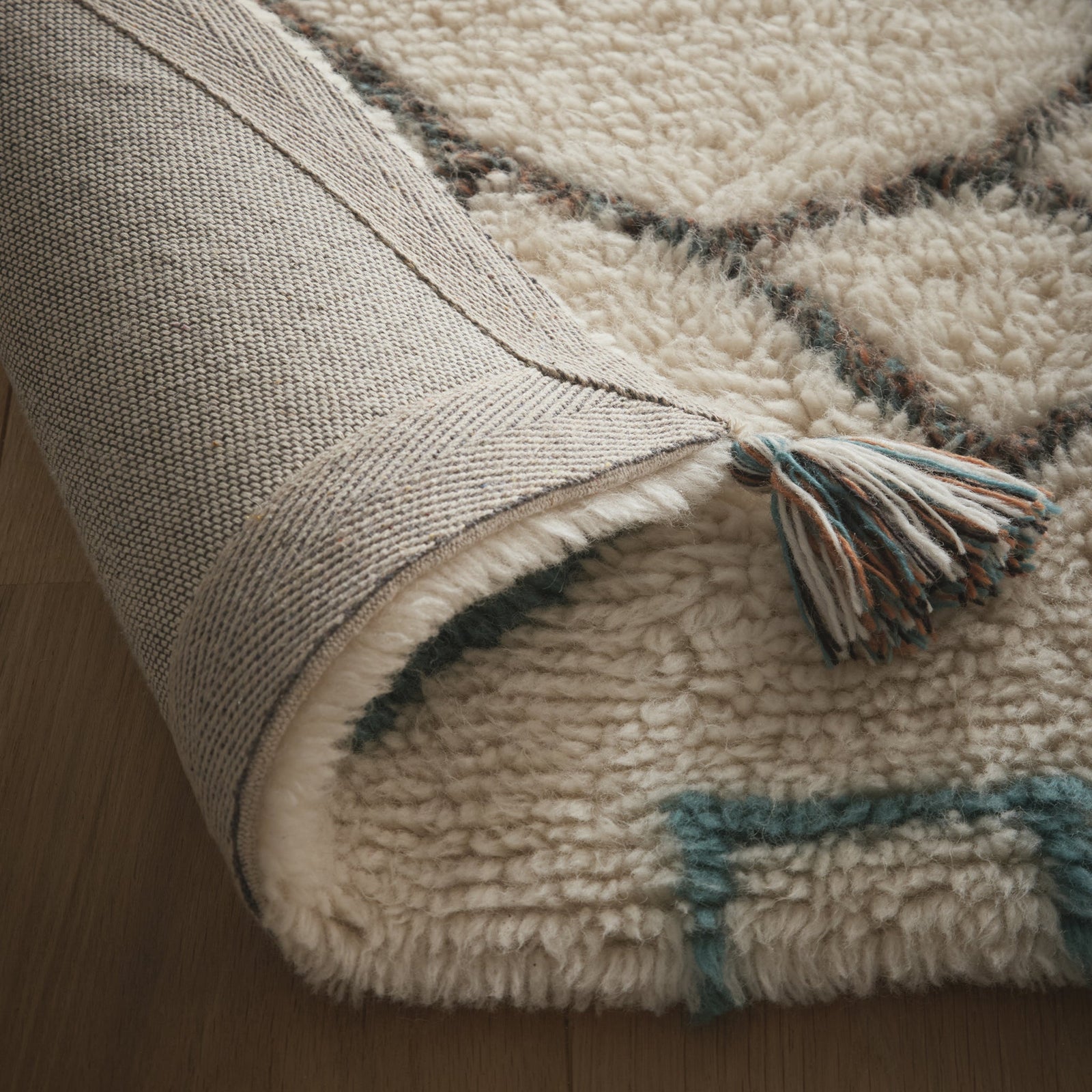 Berber Knotted Chain Rug- 100% wool hand-tufted rug in Ivory with a geometric pattern. 
 