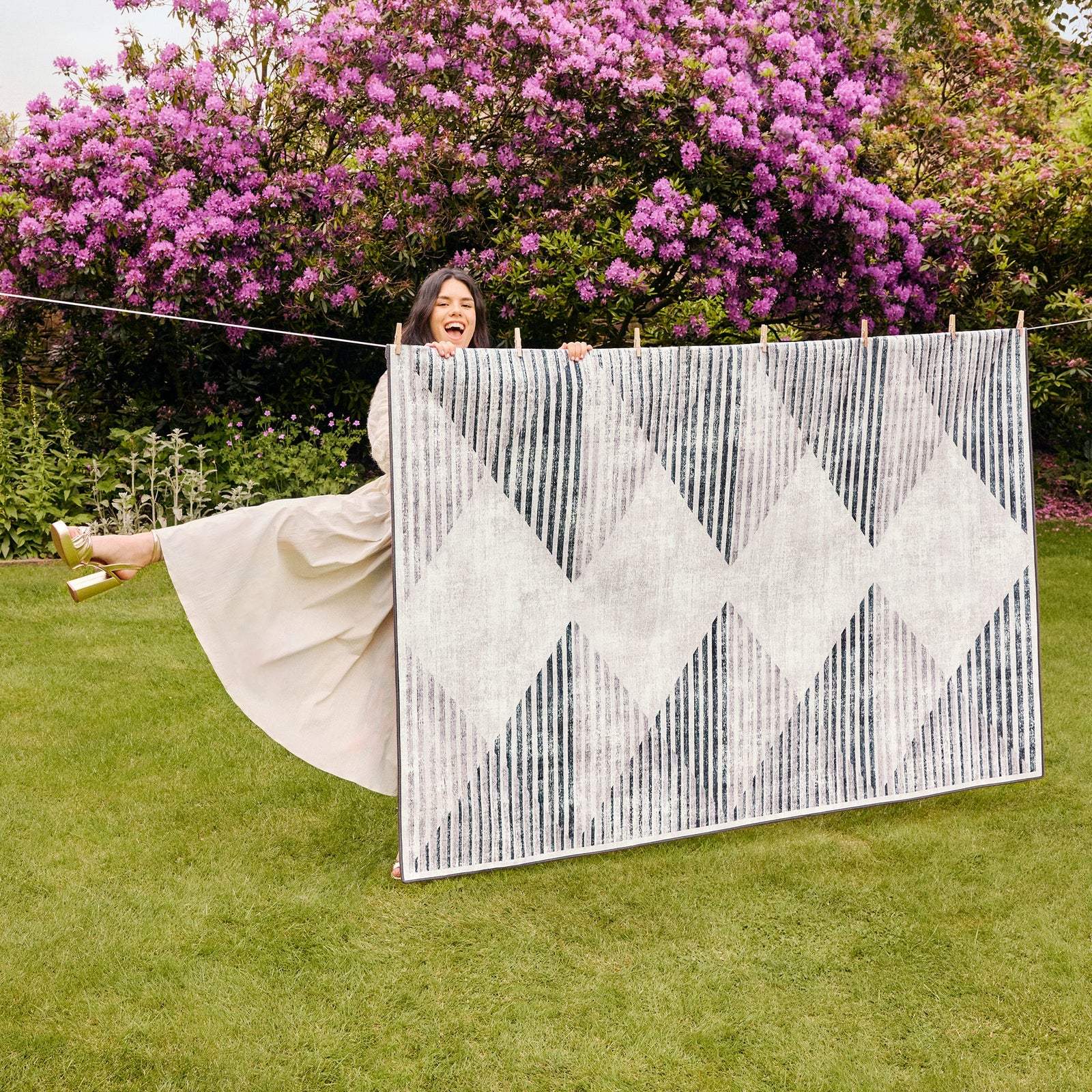 Hug Rug Chevron Charcoal Machine Washable Rug