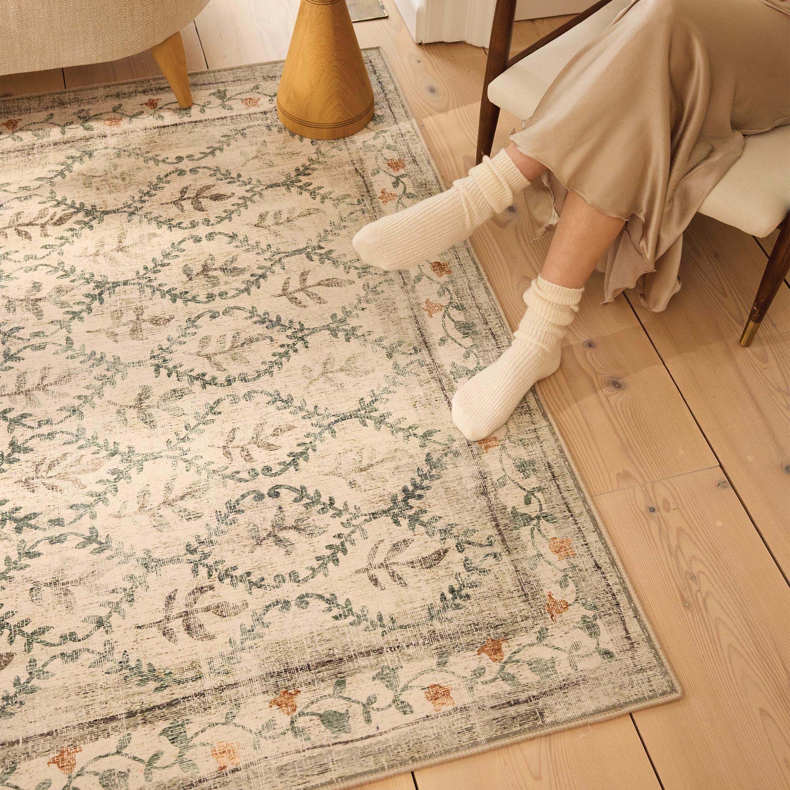 English Garden Eco-Washable Rug- 100% recycled content rug featuring a vintage floral pattern.