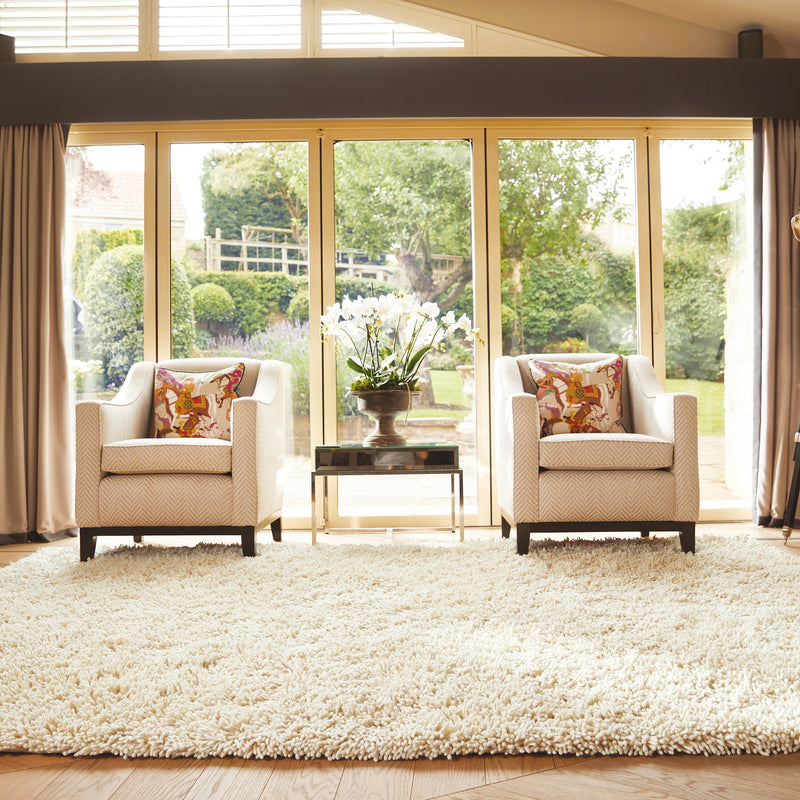 Imperial Ivory Rug made from 100% wool, featuring a saggy blend of light cream.