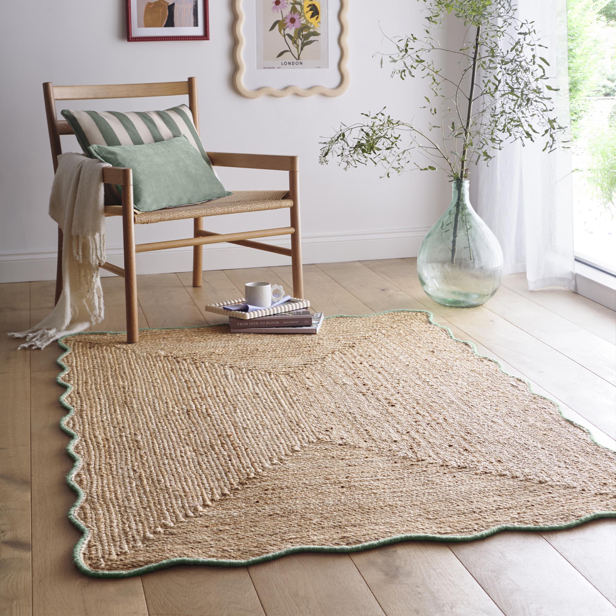 Jute Scalloped Edge Green Rug - Jute scalloped edge rug with green wool whipped border.