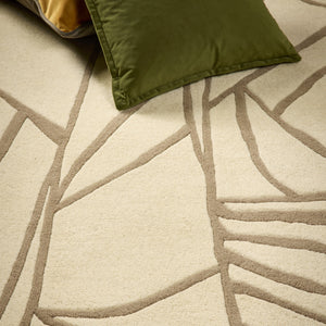 Kintsugi- 100% Wool Cut Pile rug in Cream with a carved pattern.