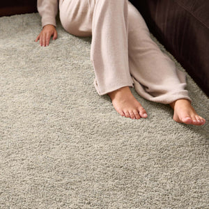 Close-up of Luxe Cream Runner with a shaggy pile in cream.