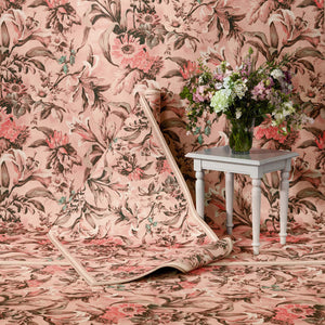 Lys Pink Rug Eco-Washable Rug with a flroal design. 