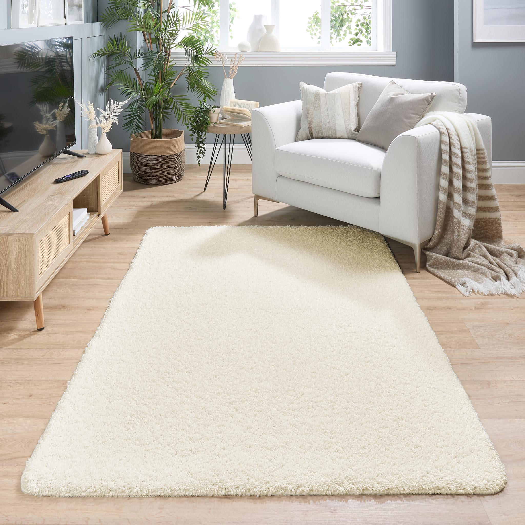 Ivory Washable Rug in a solid white colour, fully machine washable.