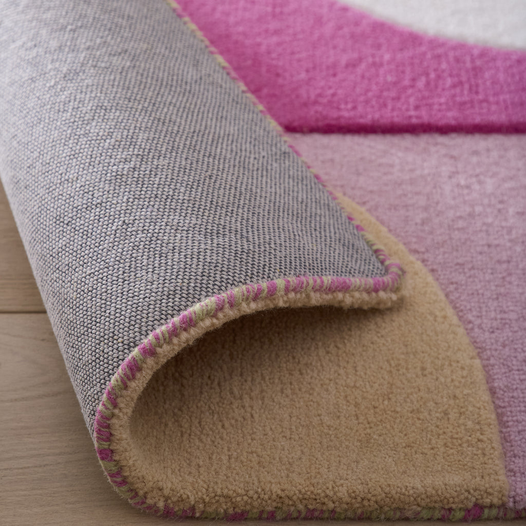 Retro deco - 100% wool cut loop pile, hand-tufted rug in pink with a sculptured 3D geometric pattern. 