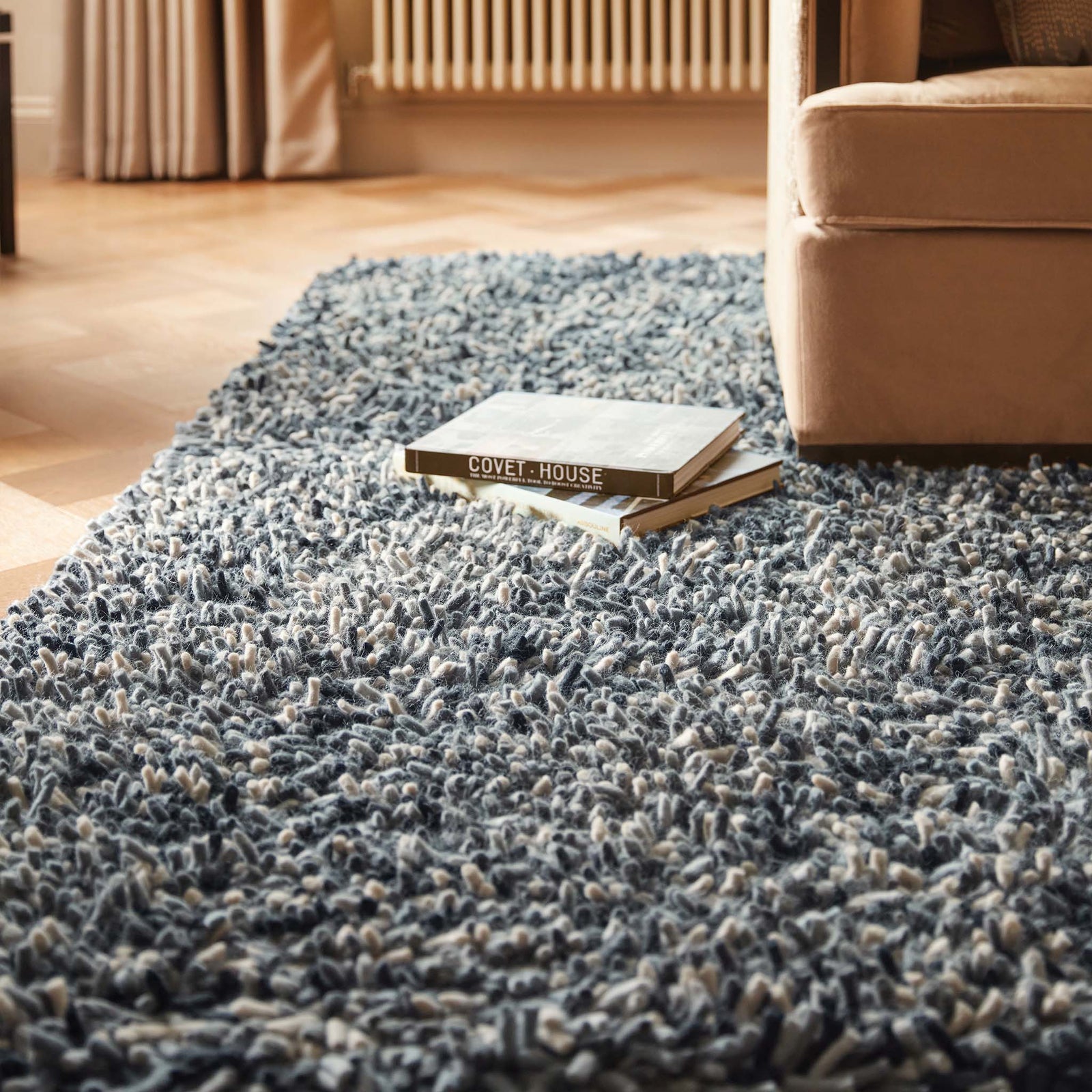 Rocks Shaggy Grey Rug - a 100% wool grey rug featuring a shaggy fleck pattern.