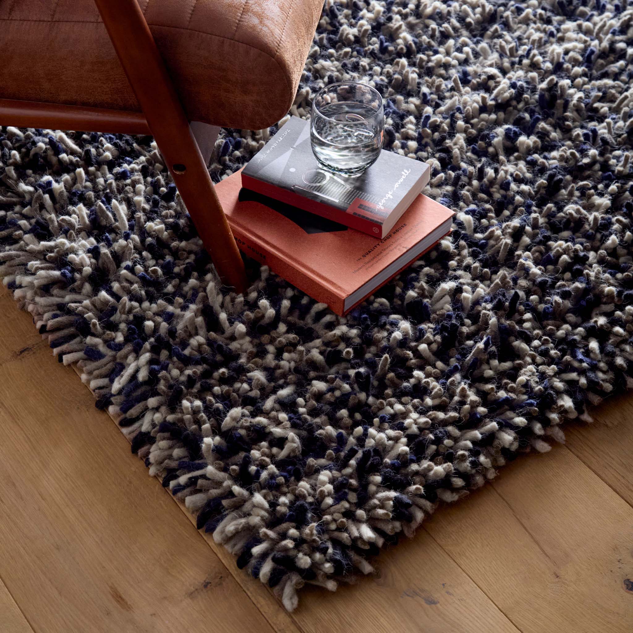 Rocks Shaggy Navy Rug - a 100% wool dark blue rug featuring a shaggy fleck pattern.