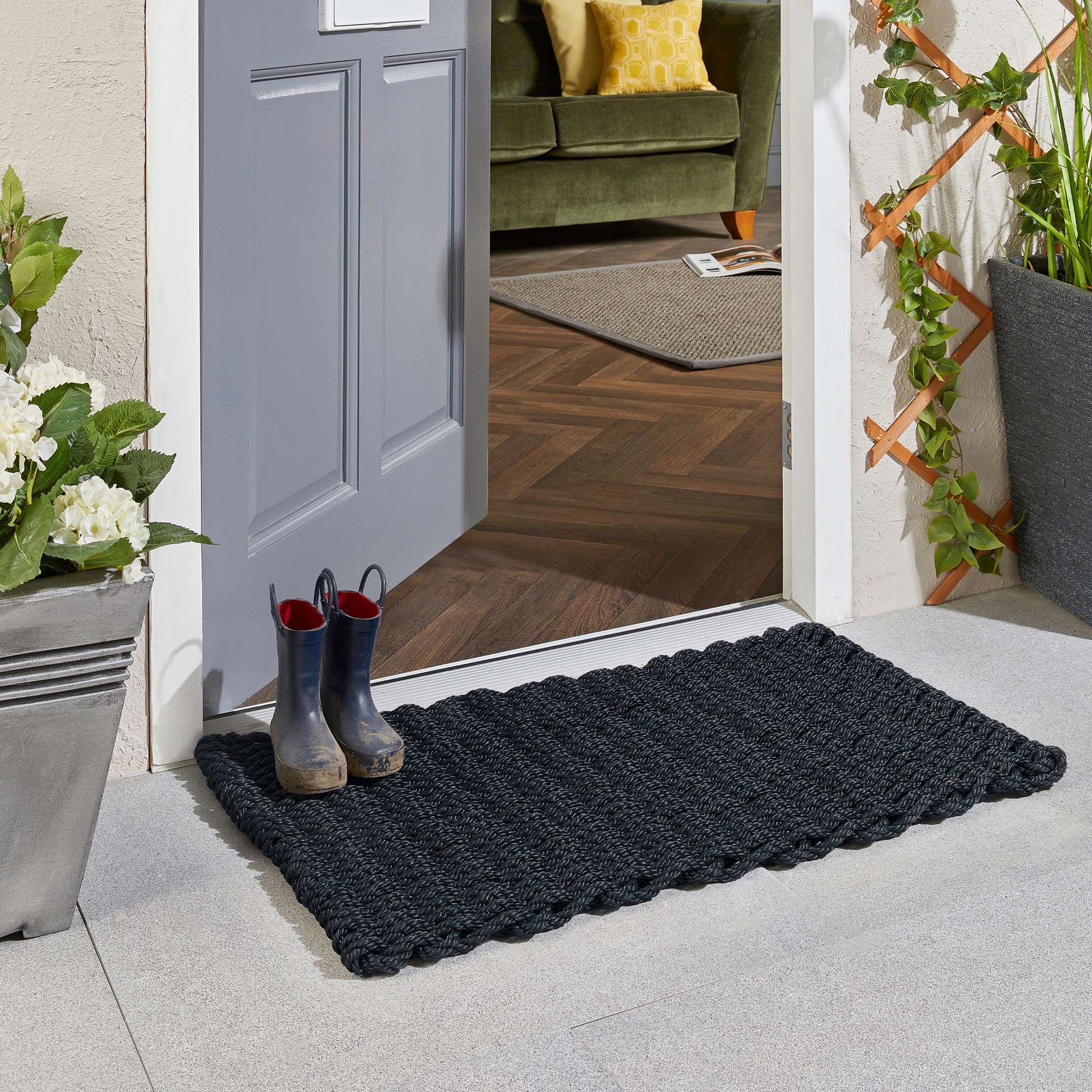 Rope Mat Outdoor Black. Made from 100% polypropylene featuring a woven rope design.
