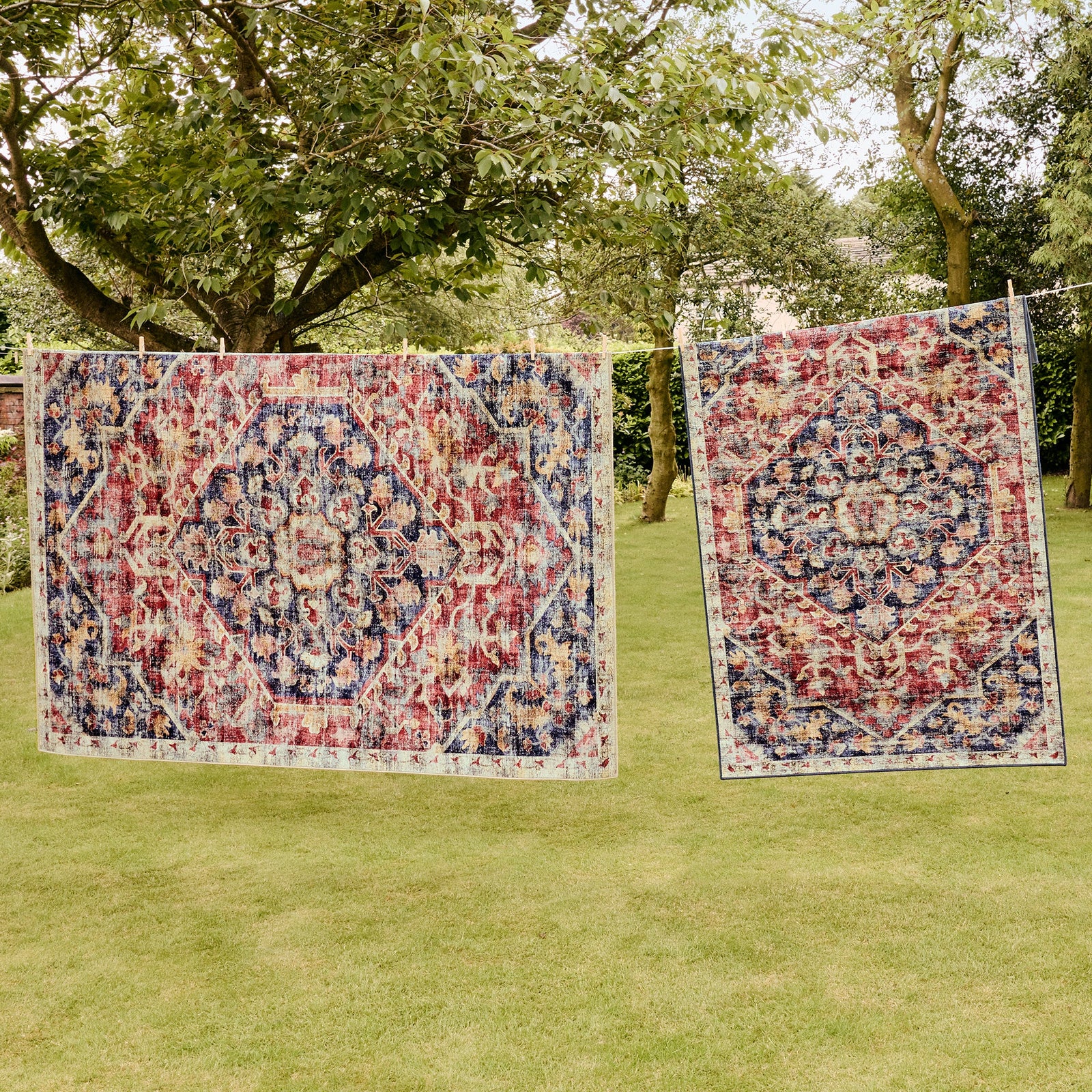  Royal Heritage Washable Rug made from 100% recycled materials, featuring a vintage inspired motif.