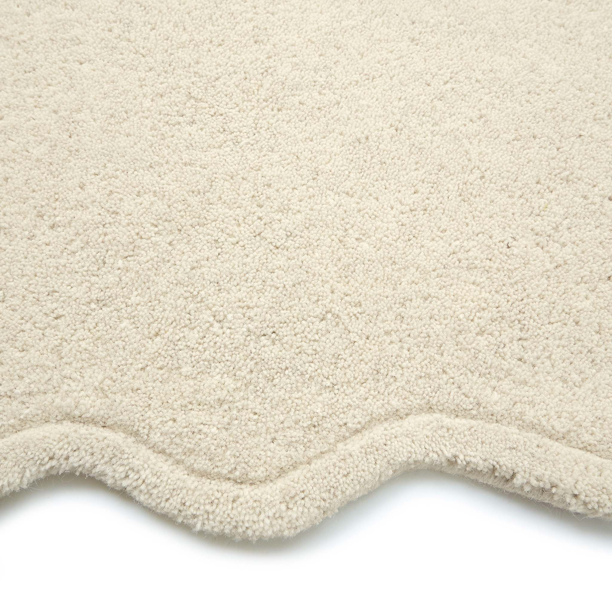 Scalloped Elsie Runner Cream- 100% wool runner featuring a wavy border.