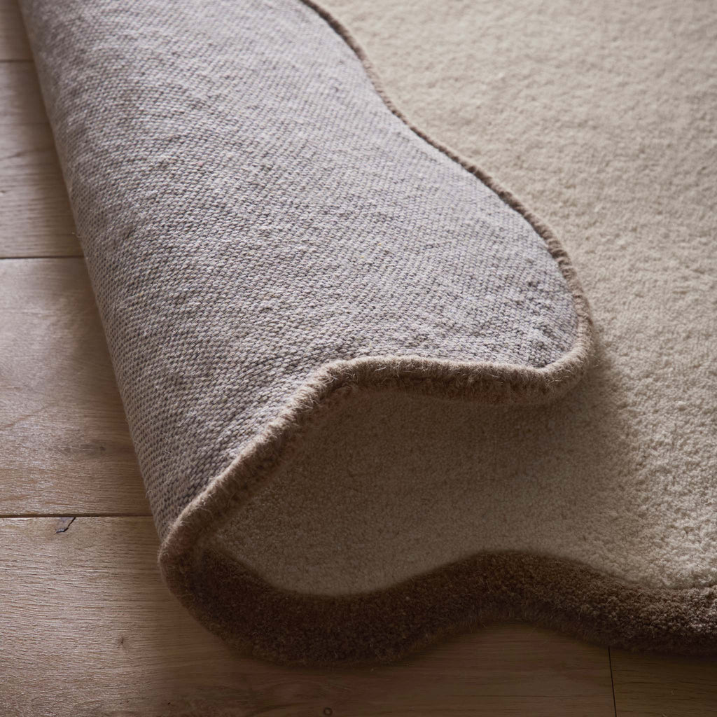 Scalloped Elsie Rug Natural/Brown- 100% wool rug with a natural brown wavy border.