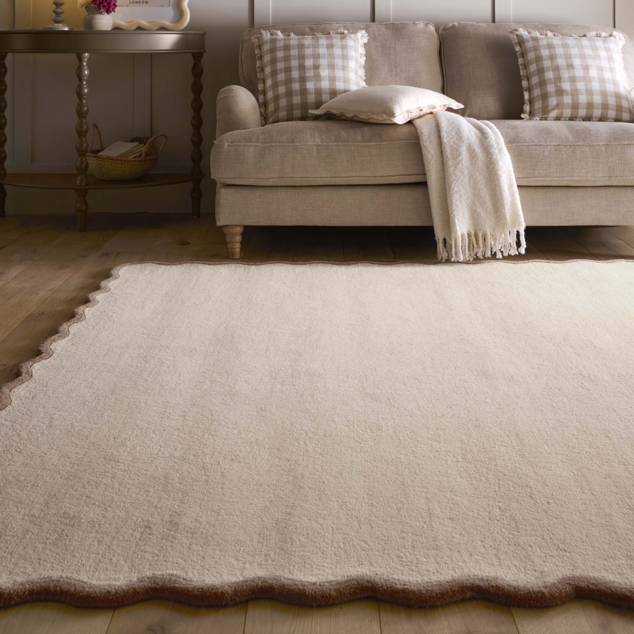 Scalloped Elsie Rug Natural/Brown- 100% wool rug with a natural brown wavy border.