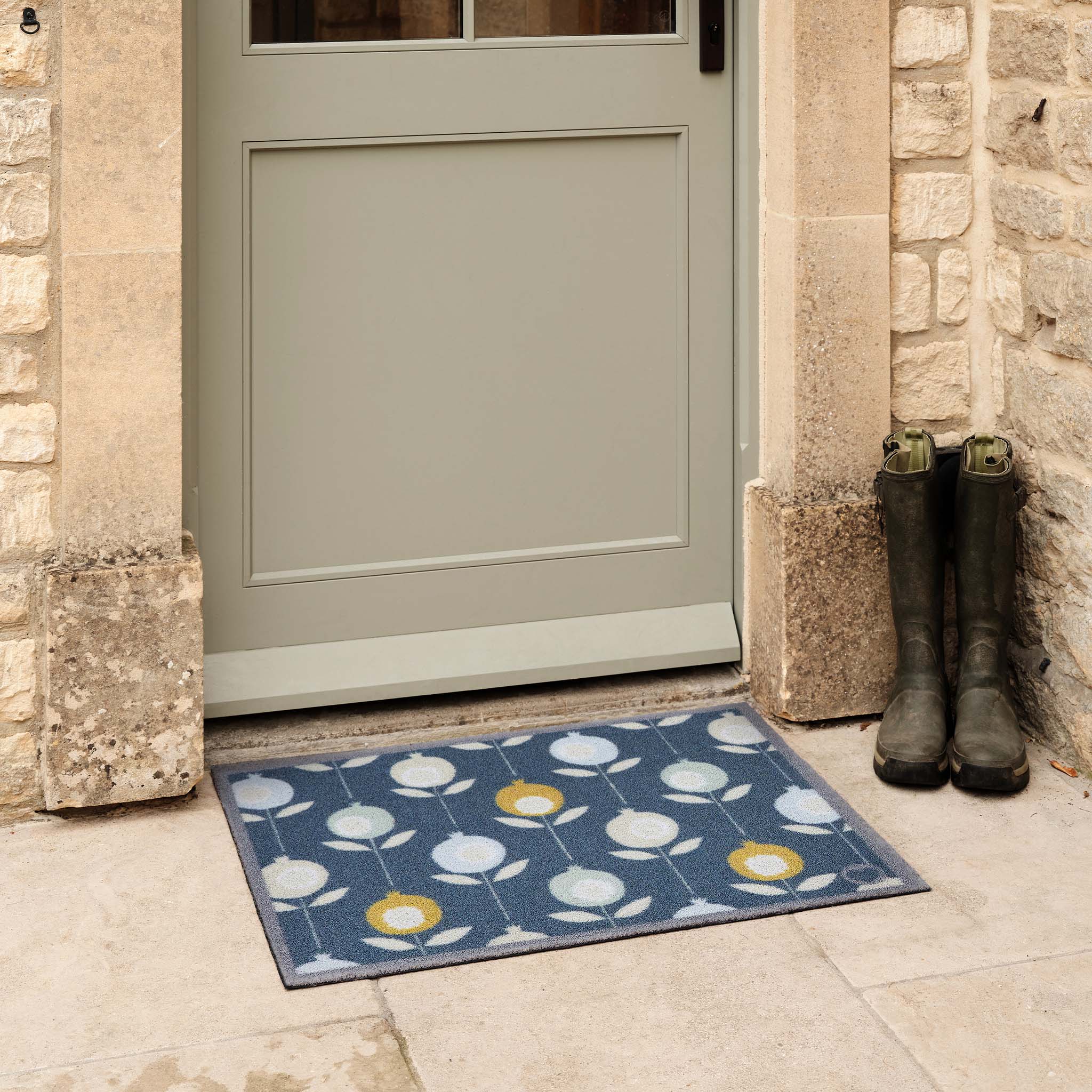 Pepino Blue Outdoor Doormat. Made from ECONYL regenerated yearn featurning a floral design.