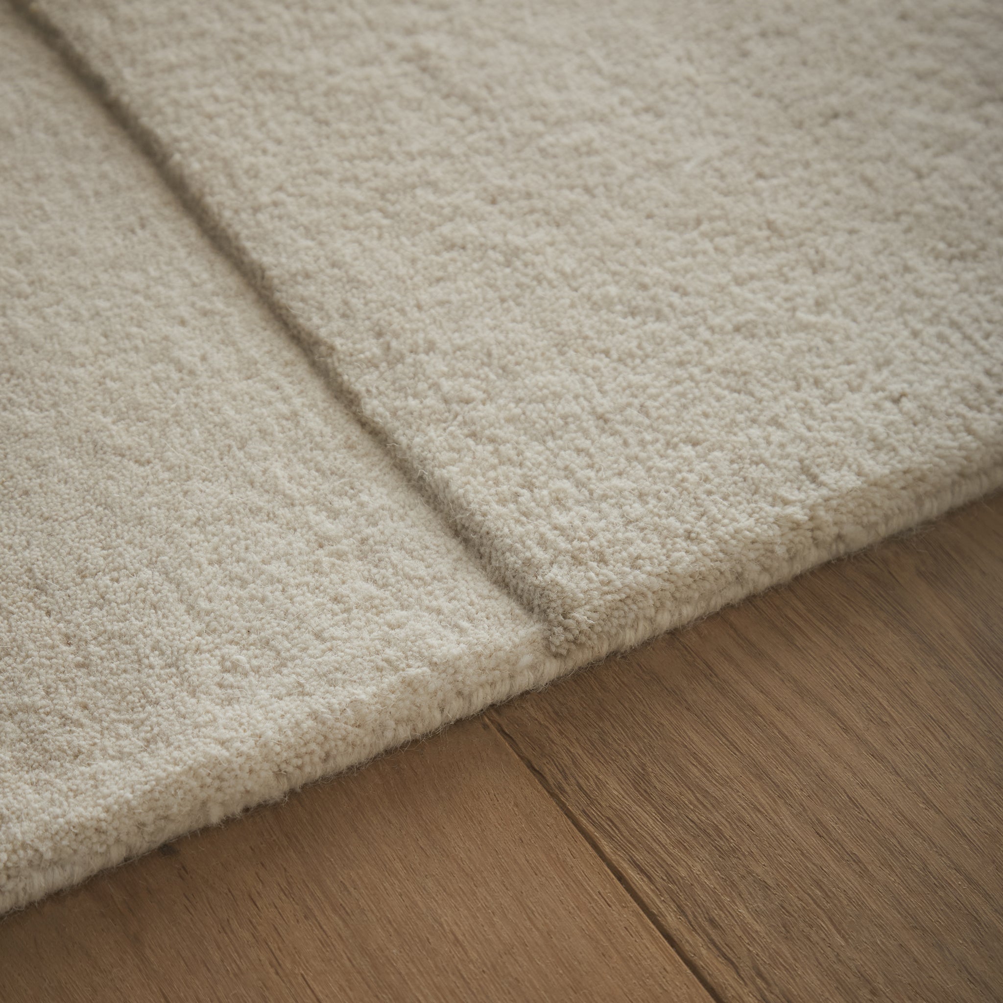 Sculptured Rug- 100% wool cut pile rug in Cream with a sculptured pattern. 