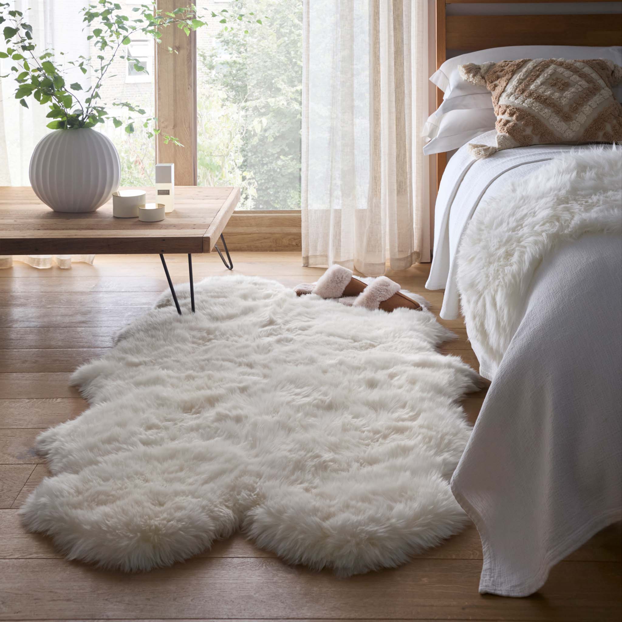 Sheepskin Natural Rug - 100% Sheepskin rug in white. 