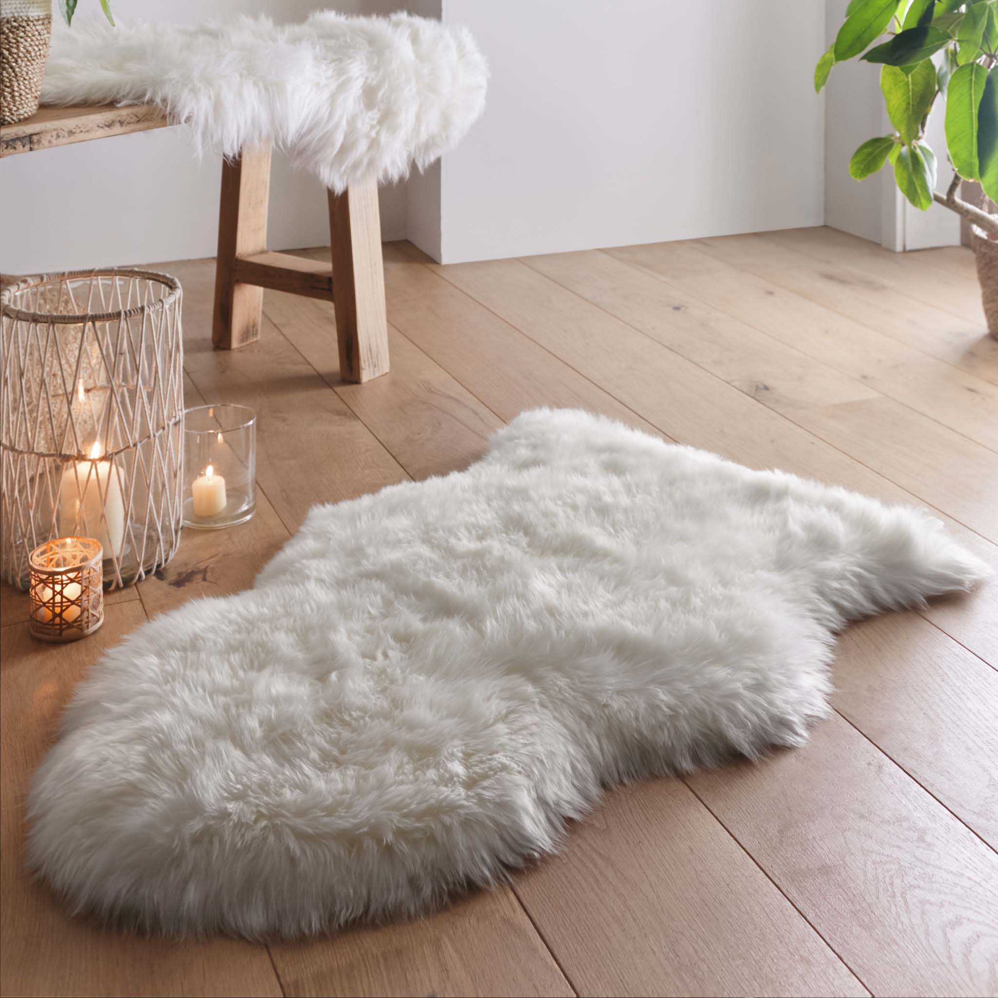 Sheepskin Natural Rug - 100% Sheepskin rug in white. 