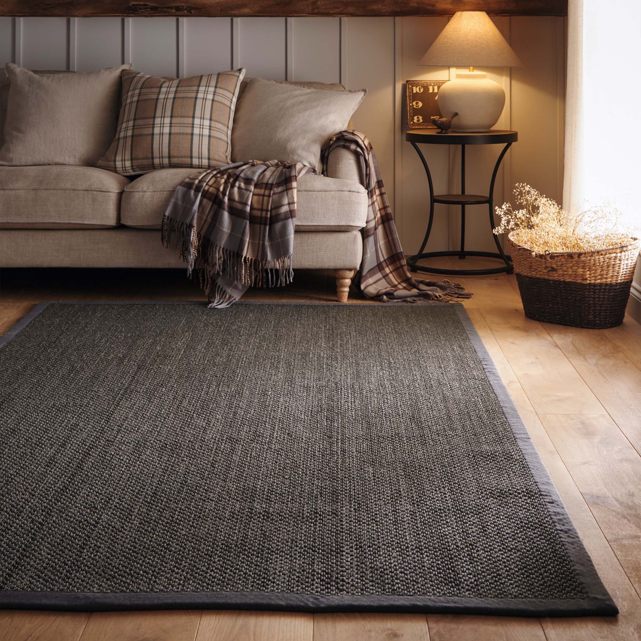 Sisal Grey with Dark Grey Border Rug made from 100% sisal in a solid grey. 