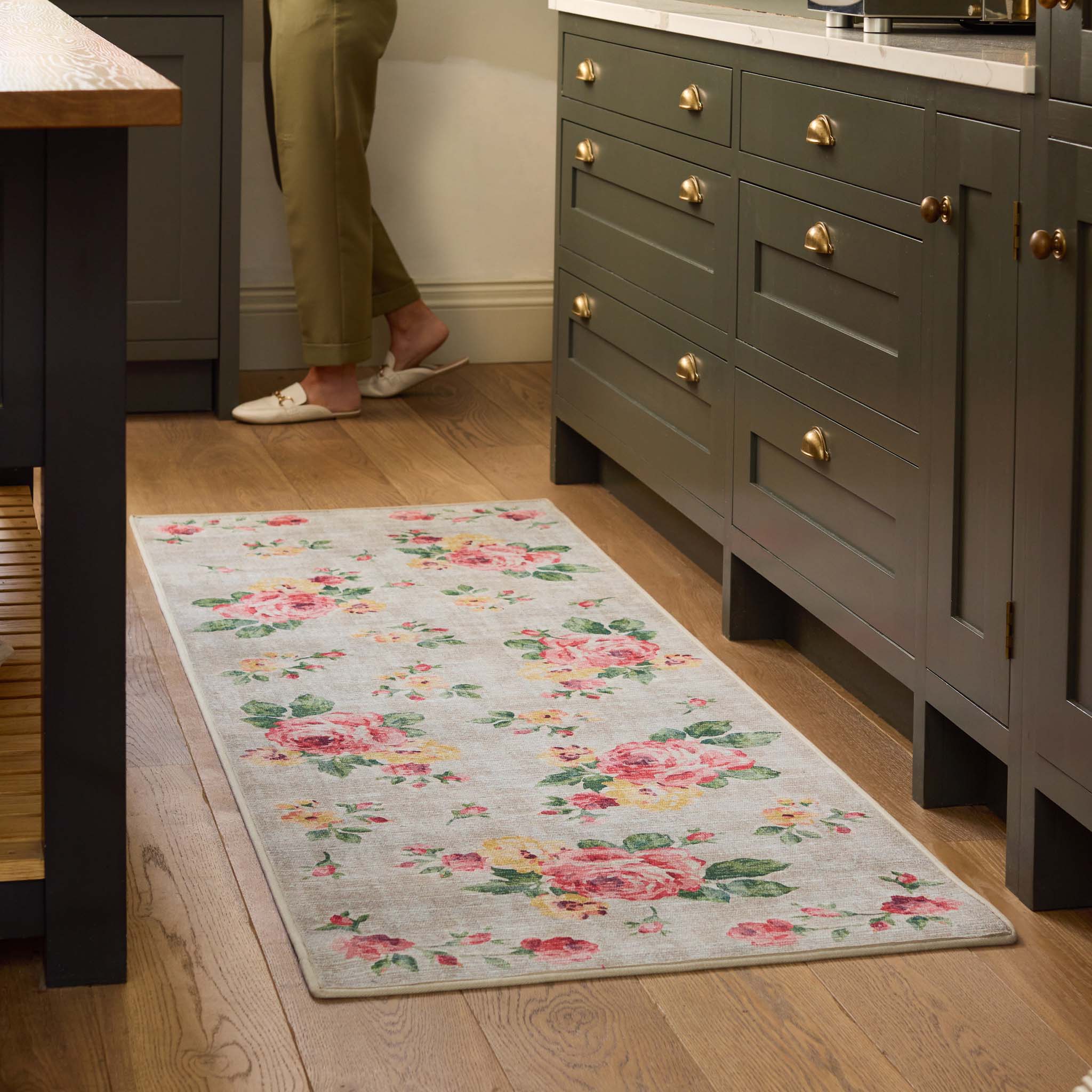 Vintage Rose Natural Runner- made from recycled materials featuring a tradtional rose pattern.
