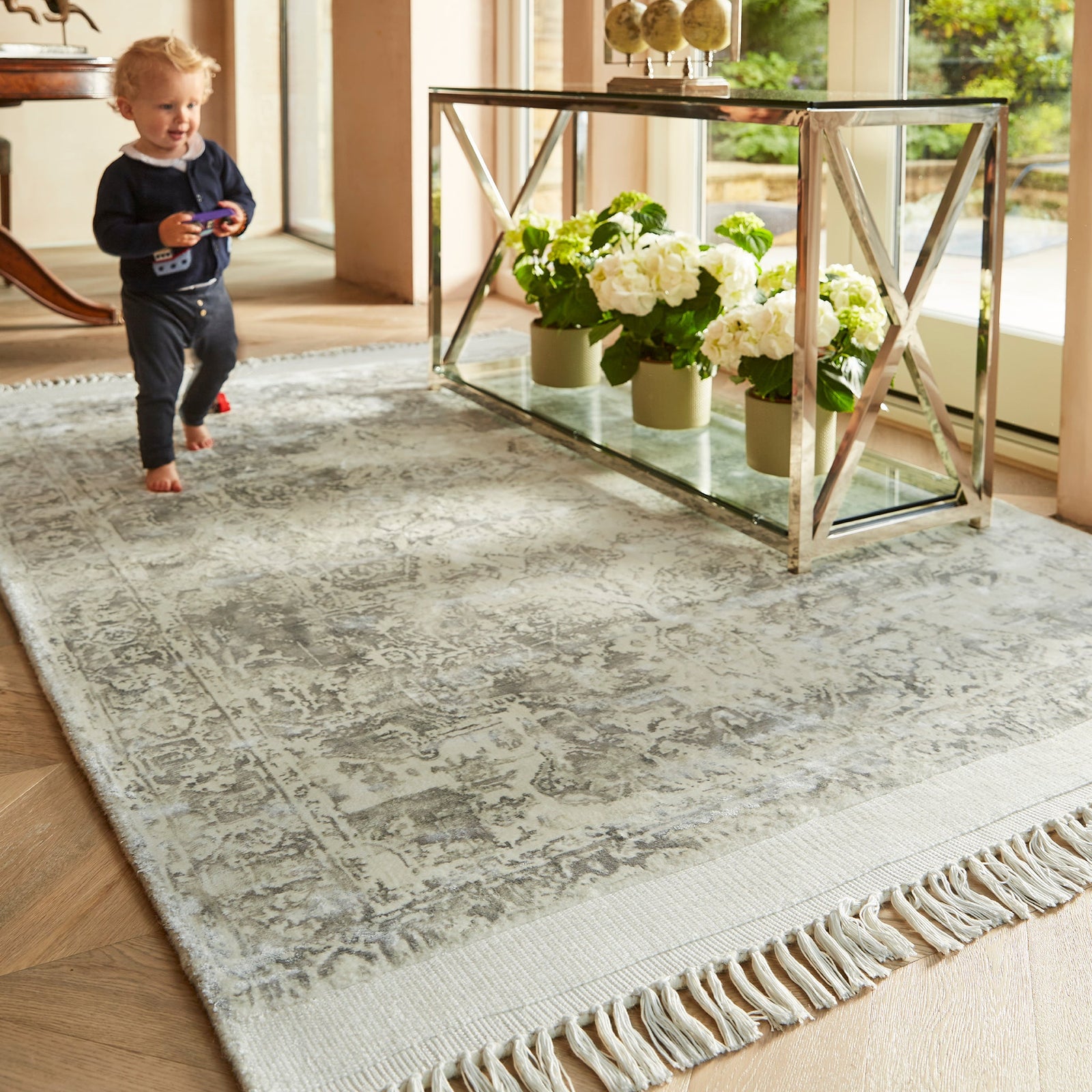 Vintage Fringe Mocha/Oyster Rug made from 100% viscose, featuring a silver and white pattern.