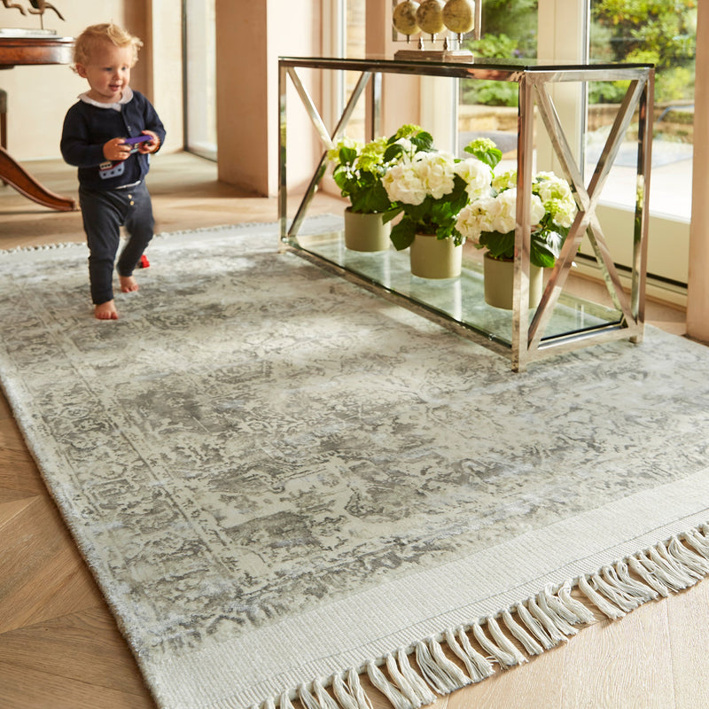 Vintage Fringe Mocha/Oyster Rug made from 100% viscose, featuring a silver and white pattern.