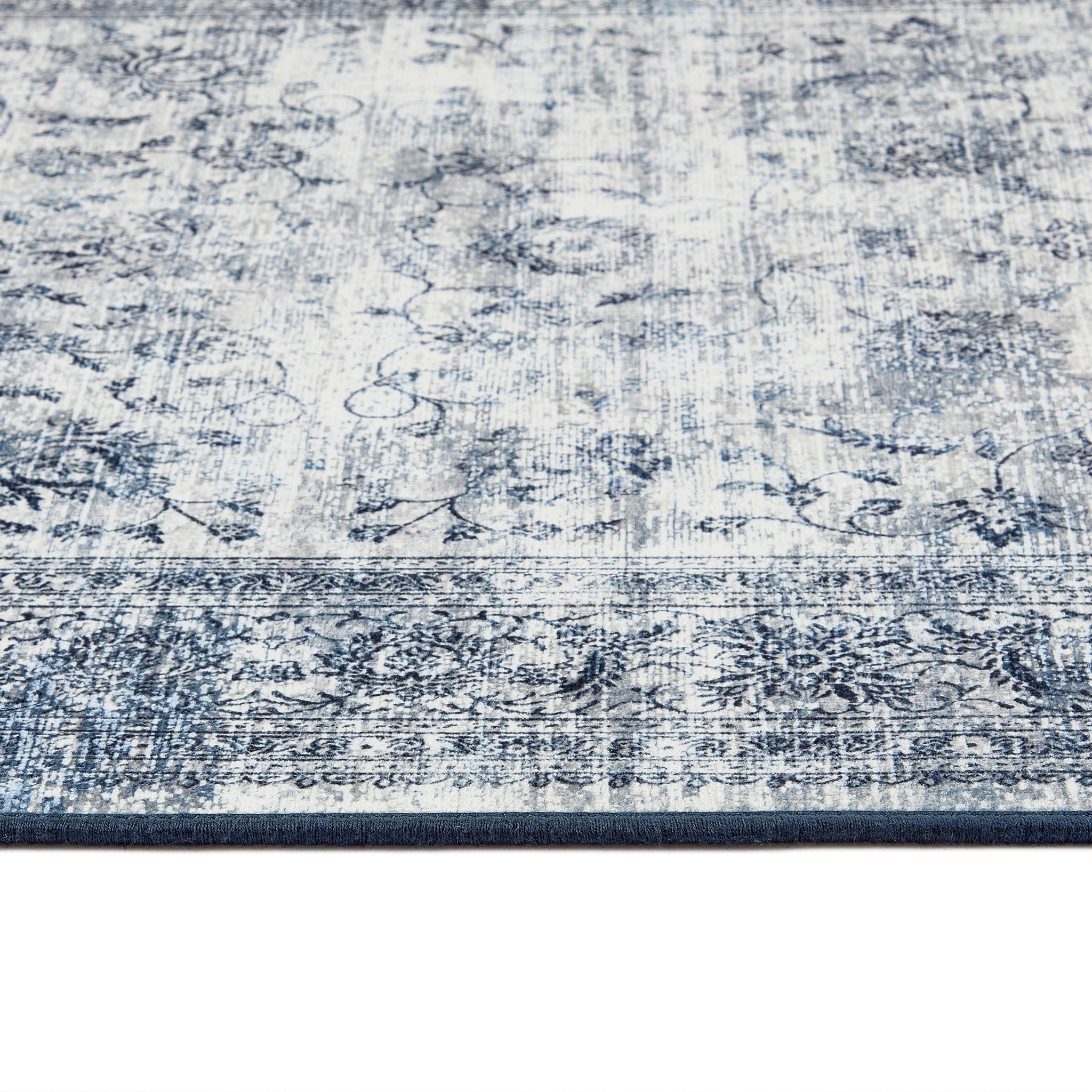 Vintage Imperial Eco-Washable Rug made from recycled cotton, featuring a vintage inspired pattern.