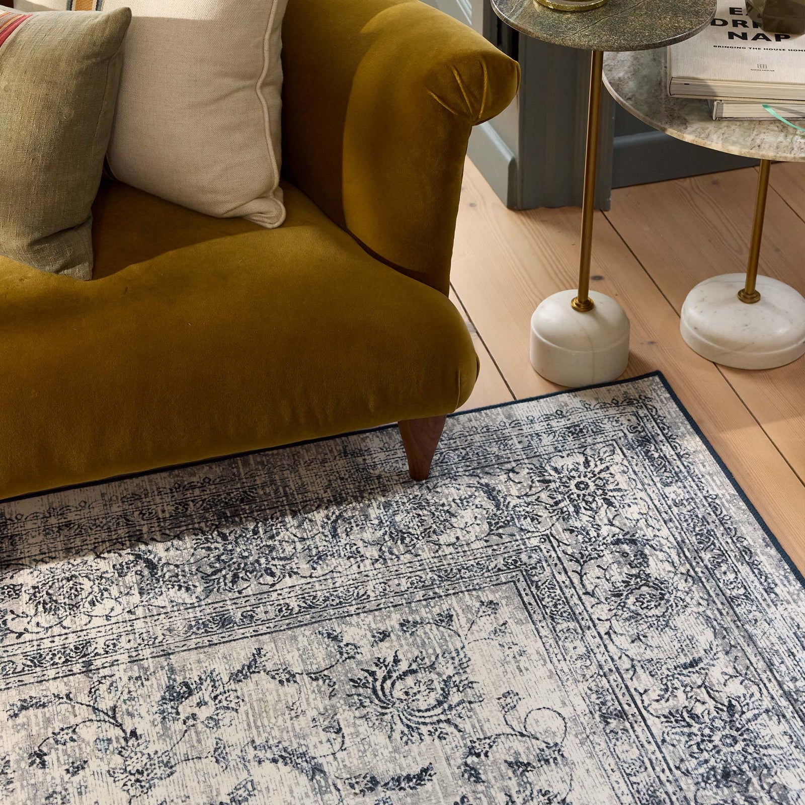 Vintage Imperial Eco-Washable Rug made from recycled cotton, featuring a vintage inspired pattern.