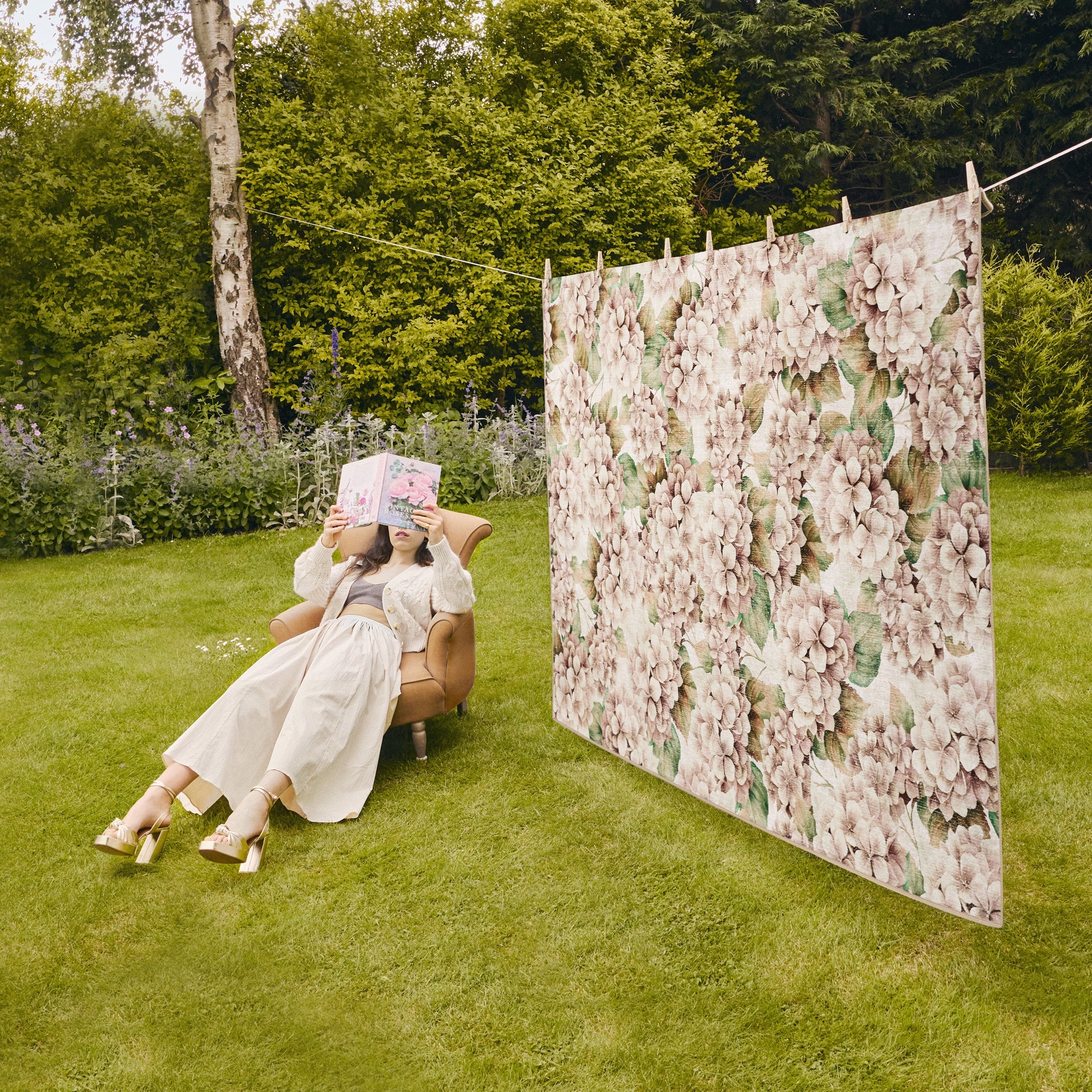 Wild hydrangea Eco Washable Rug made from 100% recycled materials, featuring oversized hydrangeas. 